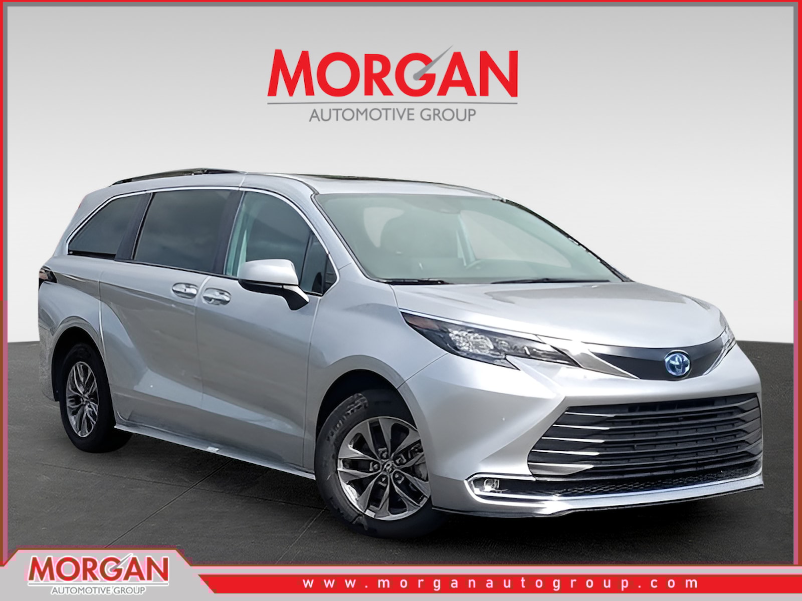 2024 Toyota Sienna XLE's photo