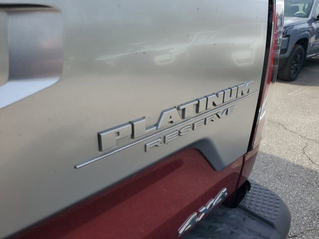 2023 Nissan Titan - Photo 7