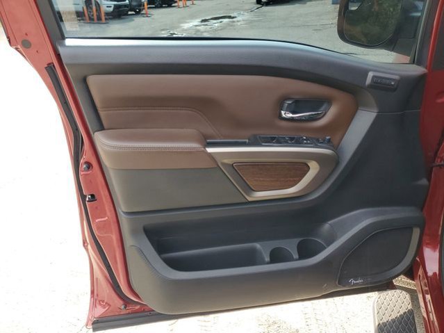 2023 Nissan Titan - Photo 8