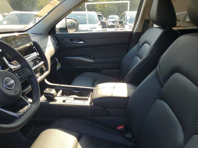 2025 Nissan Pathfinder - Photo 8
