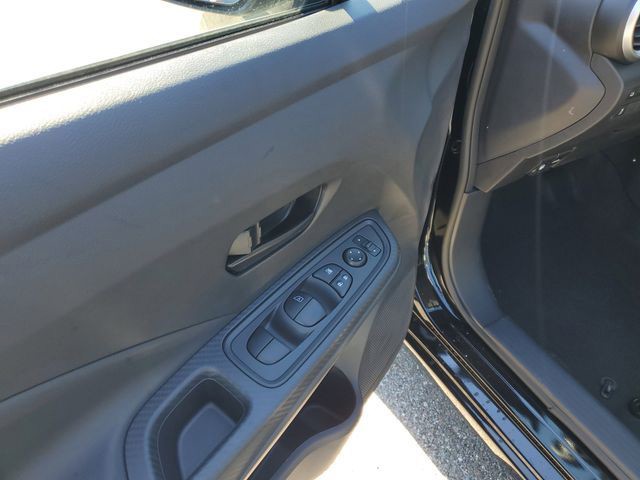 2025 Nissan Versa - Photo 6