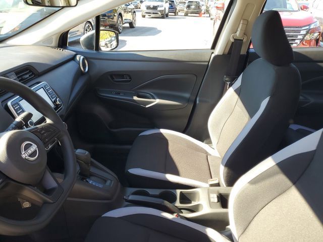 2025 Nissan Versa - Photo 8