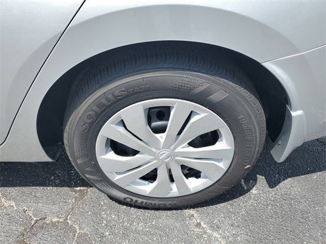 2025 Nissan Versa - Photo 6