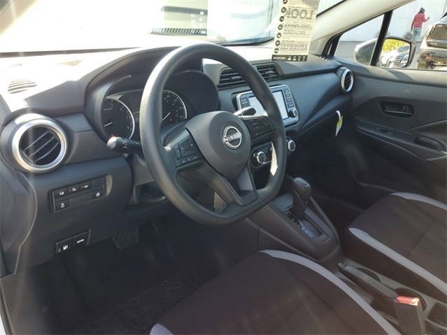 2025 Nissan Versa - Photo 9