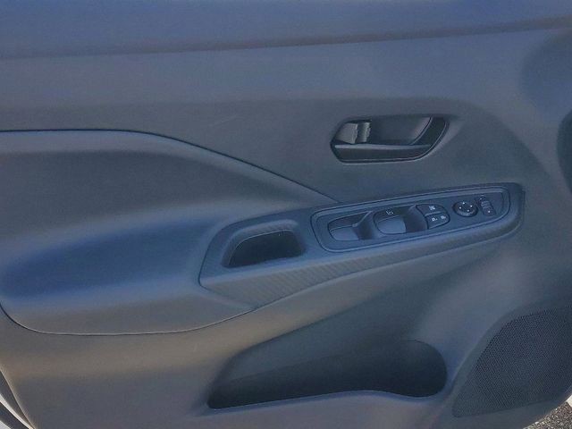 2025 Nissan Versa - Photo 5