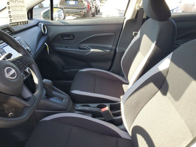2025 Nissan Versa - Photo 8