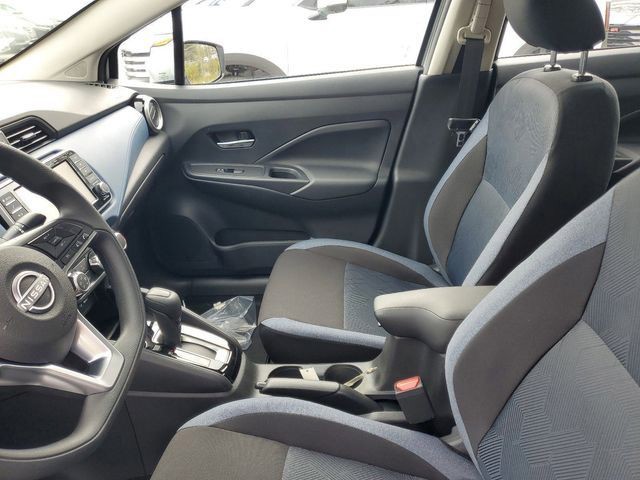 2025 Nissan Versa - Photo 8