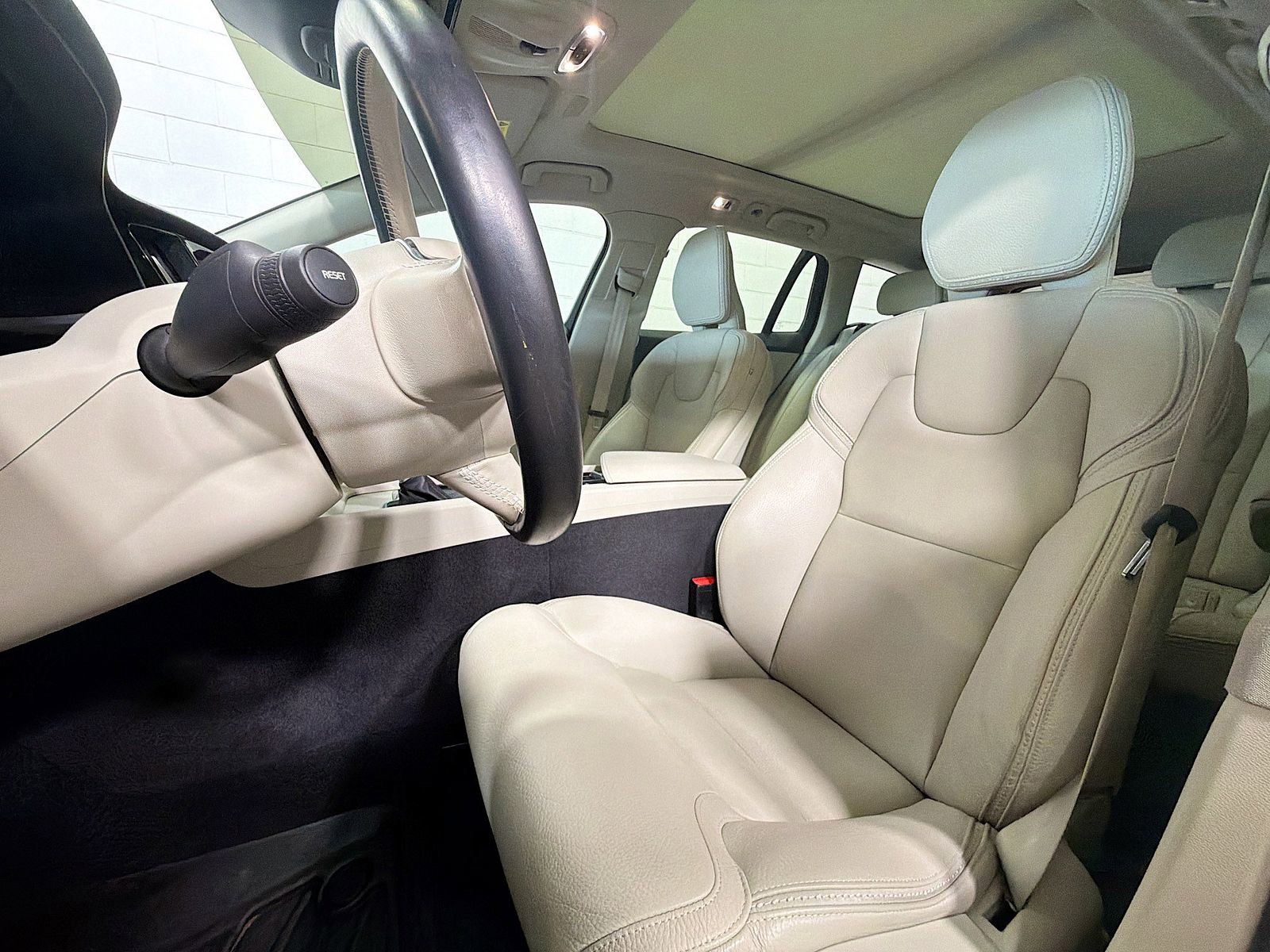 2020 Volvo V60 Cross Country - Photo 9