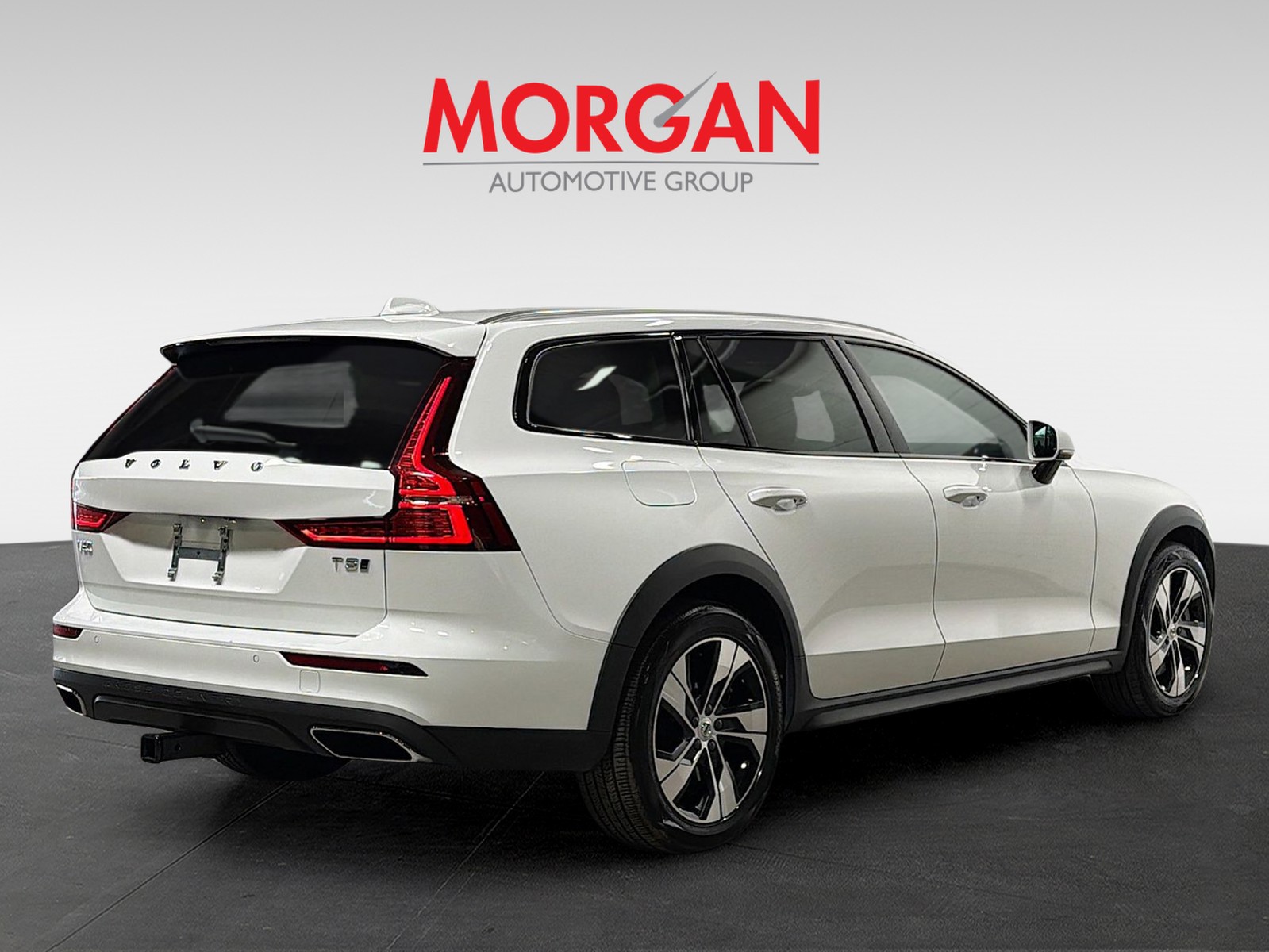 2020 Volvo V60 Cross Country - Photo 5