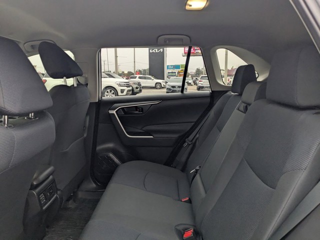 2023 Toyota RAV4 Hybrid - Photo 13