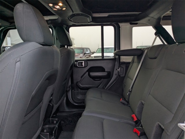 2021 Jeep Wrangler - Photo 12
