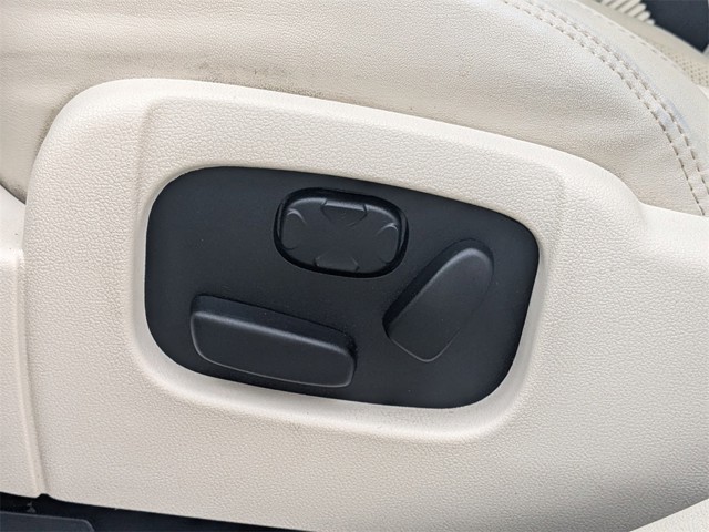 2011 Lincoln MKS - Photo 15