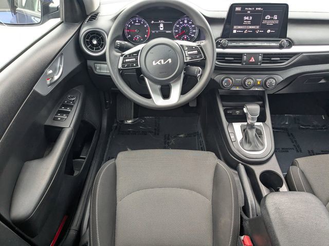 2023 Kia Forte - Photo 13
