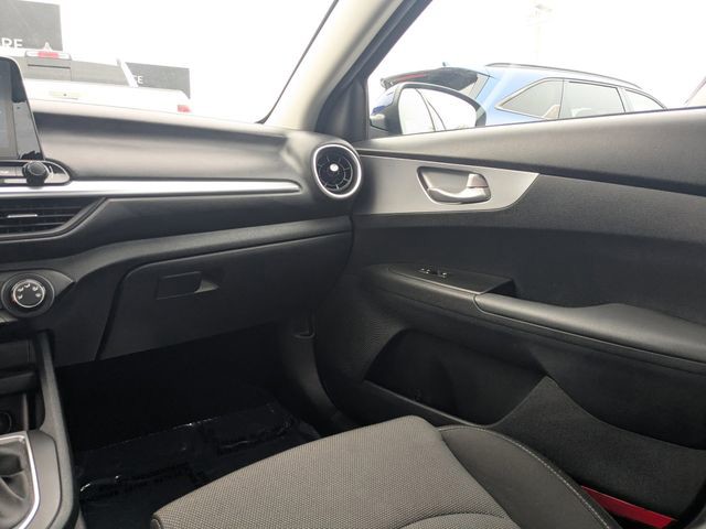 2023 Kia Forte - Photo 15