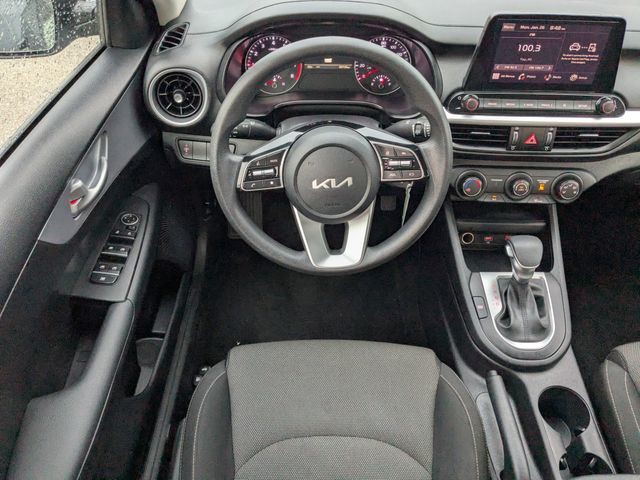2024 Kia Forte - Photo 14