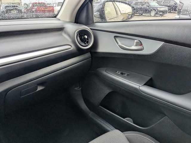 2024 Kia Forte - Photo 15