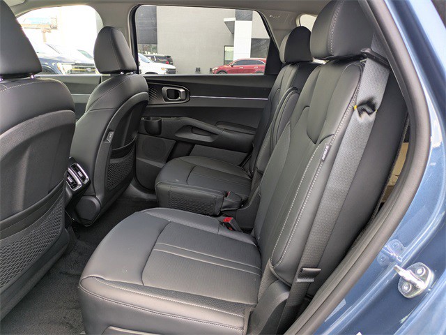 2025 Kia Sorento Hybrid - Photo 11