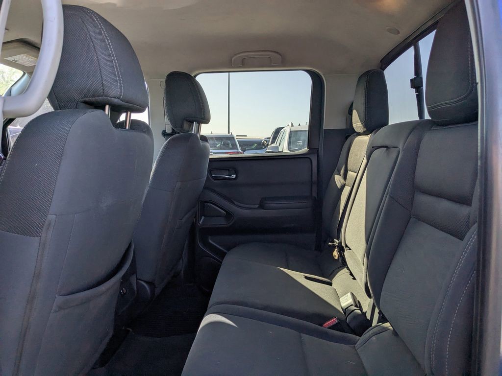 2022 Nissan Frontier - Photo 11
