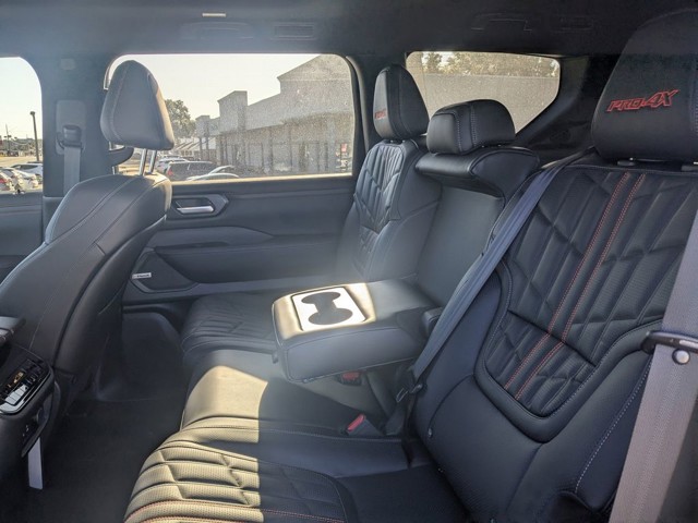2025 Nissan Armada - Photo 13
