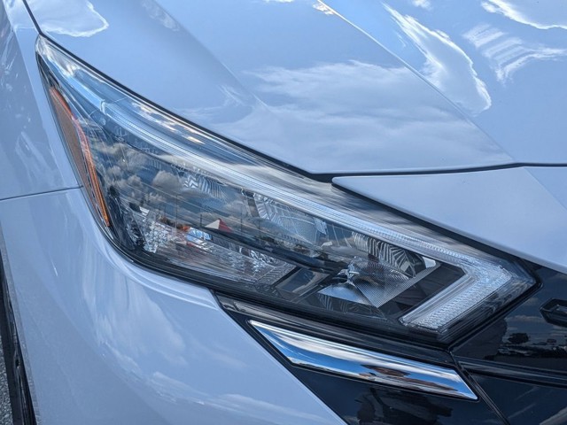 2025 Nissan Versa - Photo 9
