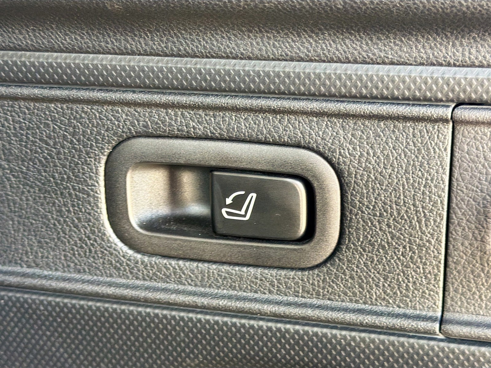 2022 Subaru Forester - Photo 14