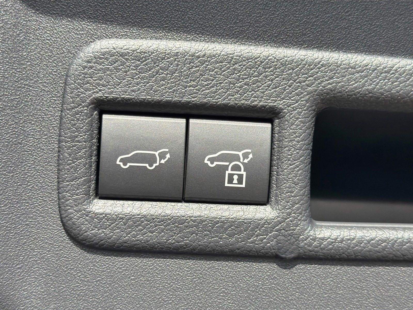 2026 Subaru Solterra - Photo 11