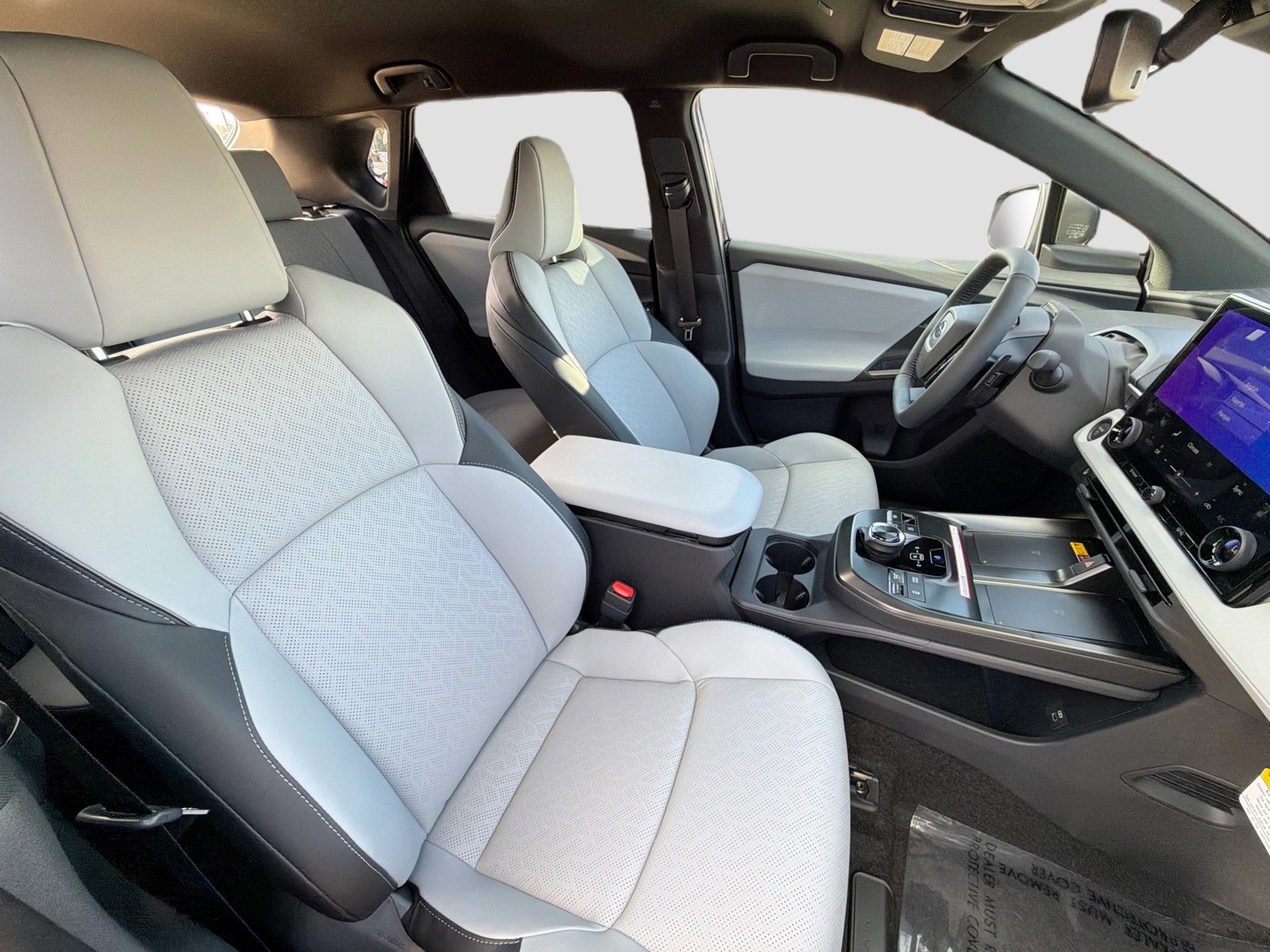 2026 Subaru Solterra - Photo 13