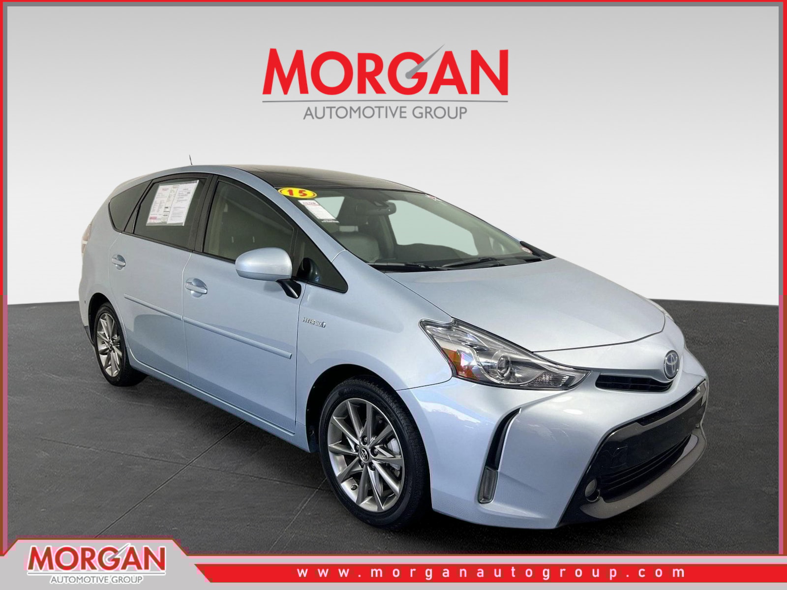 2015 Toyota Prius v Five's photo