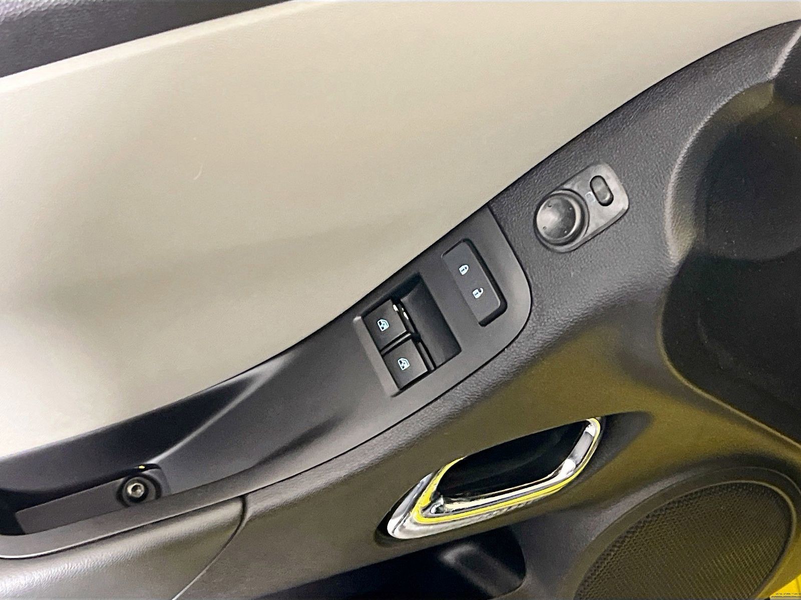 2015 Chevrolet Camaro - Photo 8