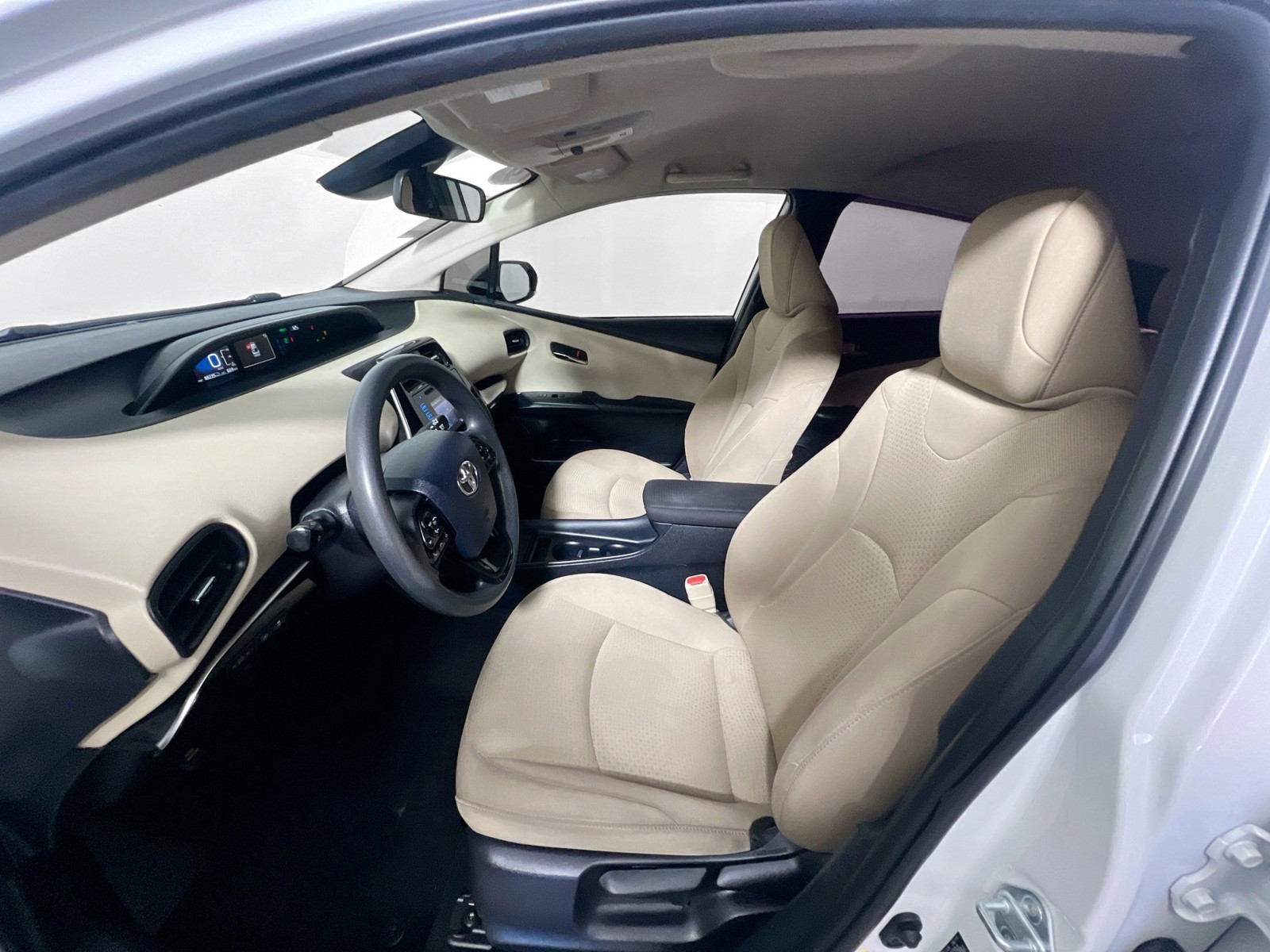 2019 Toyota Prius - Photo 12