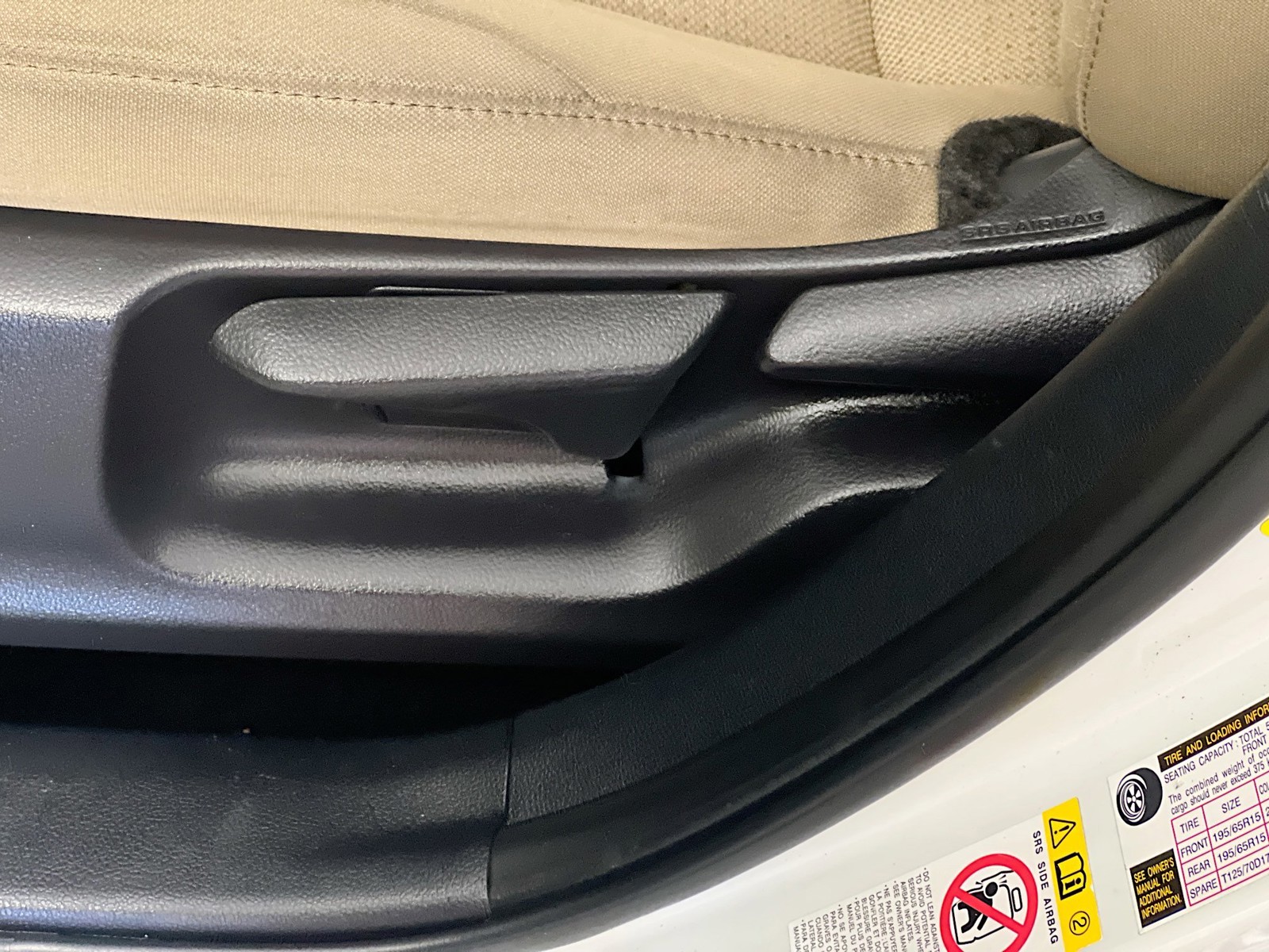 2019 Toyota Prius - Photo 13