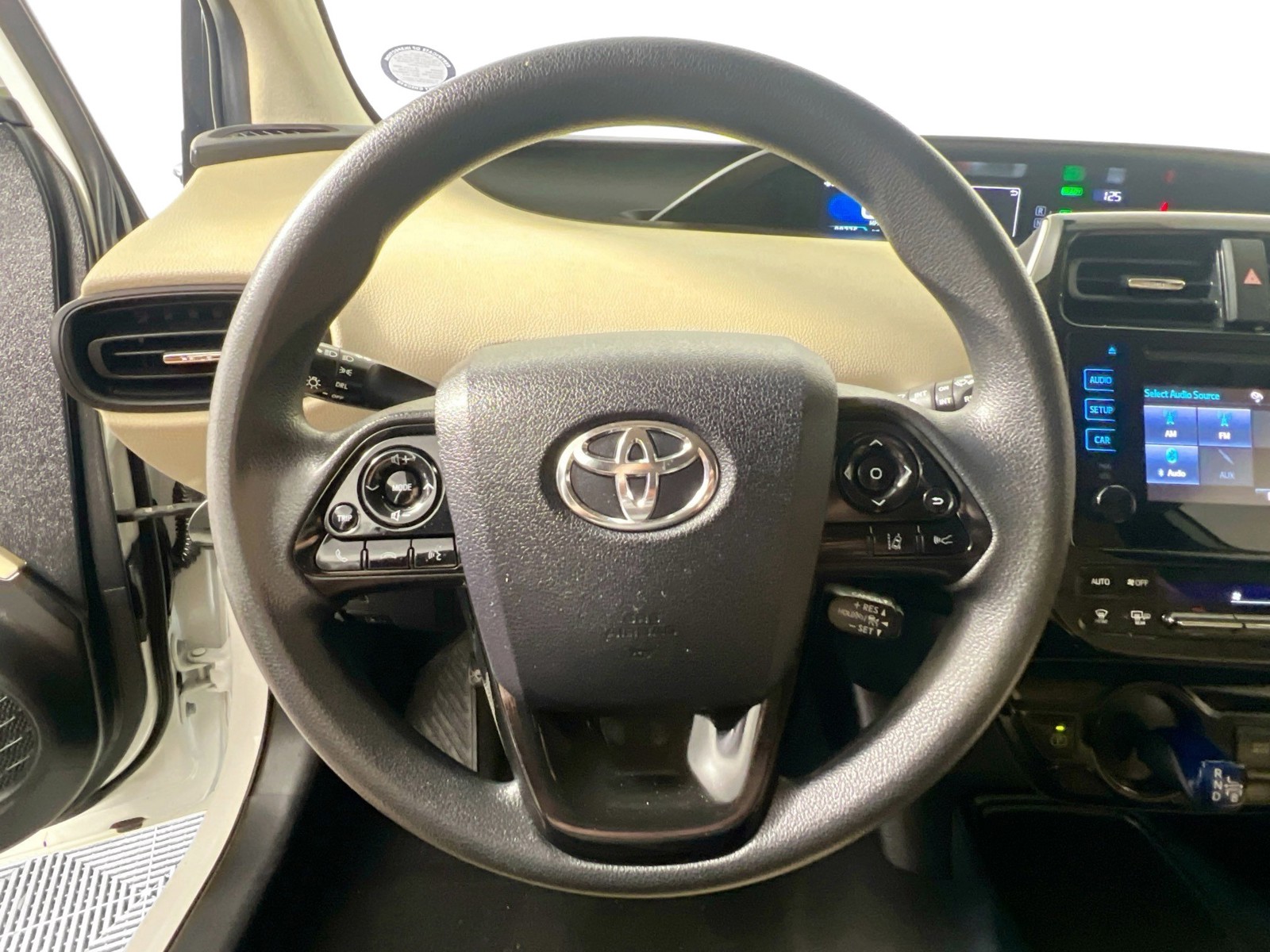 2019 Toyota Prius - Photo 15