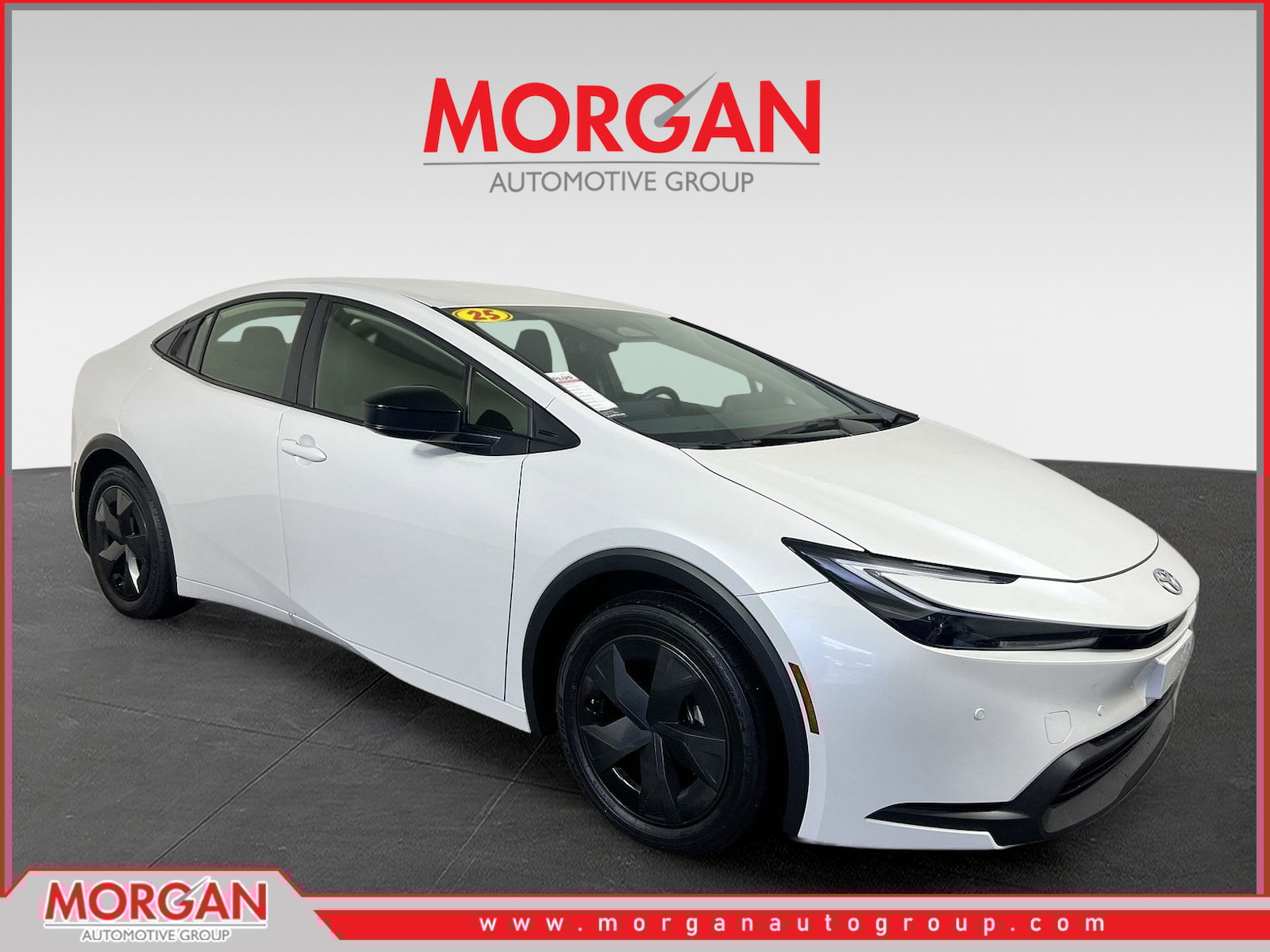 2025 Toyota Prius LE's photo