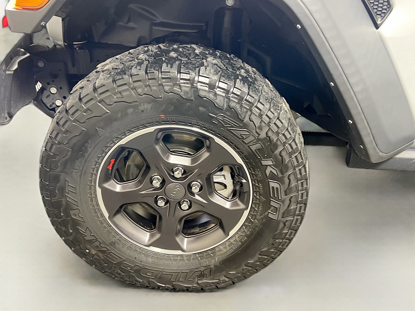 2023 Jeep Gladiator - Photo 11