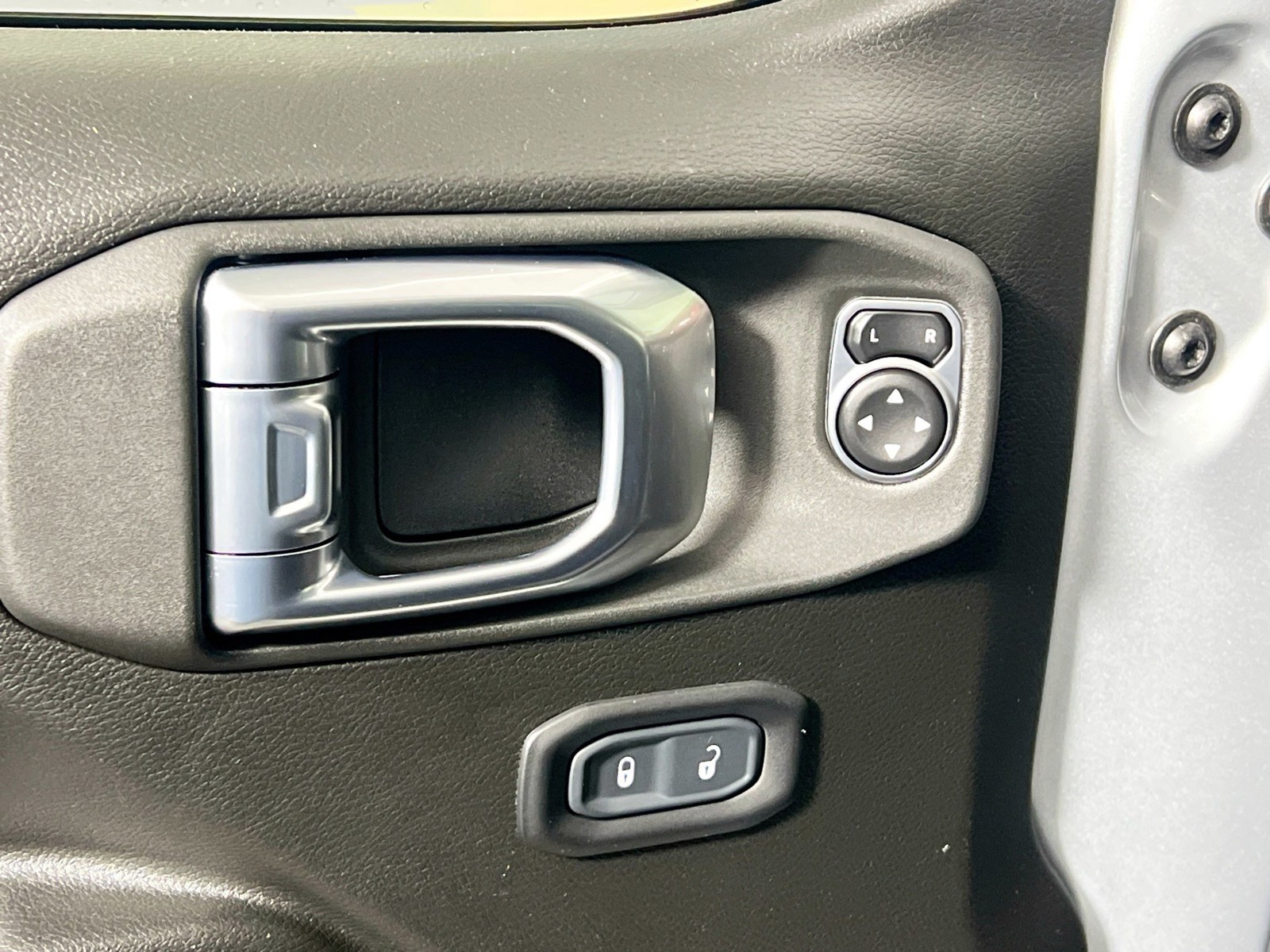 2023 Jeep Gladiator - Photo 14