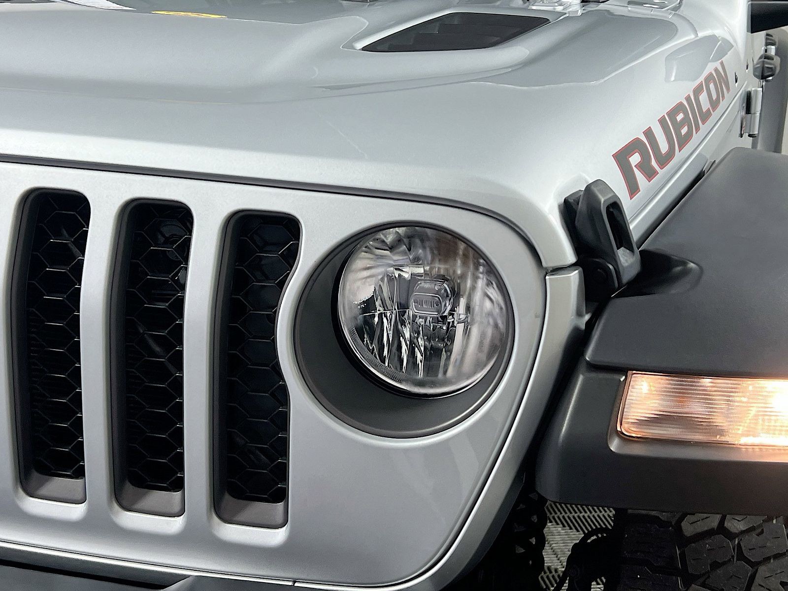 2023 Jeep Gladiator - Photo 9