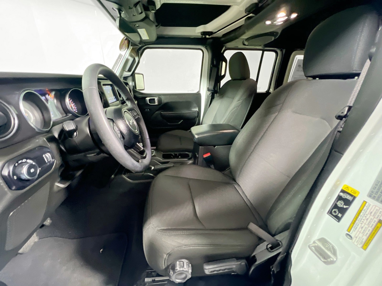 2023 Jeep Wrangler - Photo 12