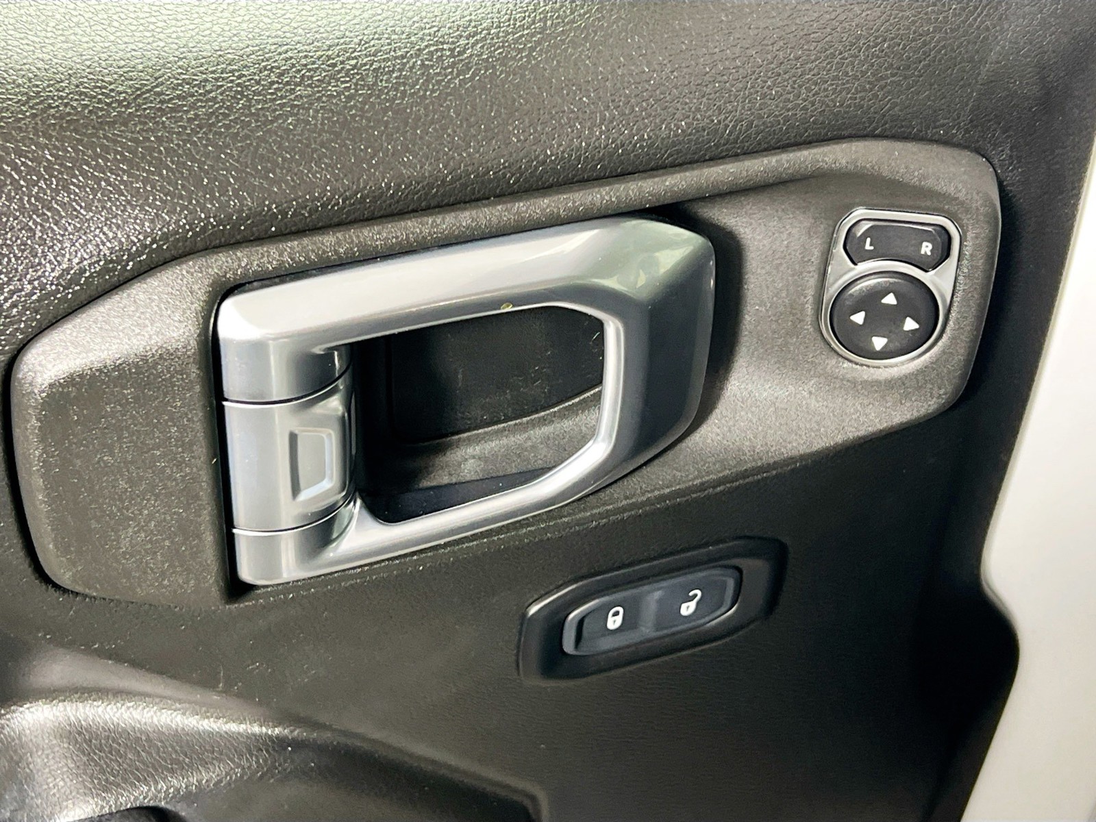 2023 Jeep Wrangler - Photo 14