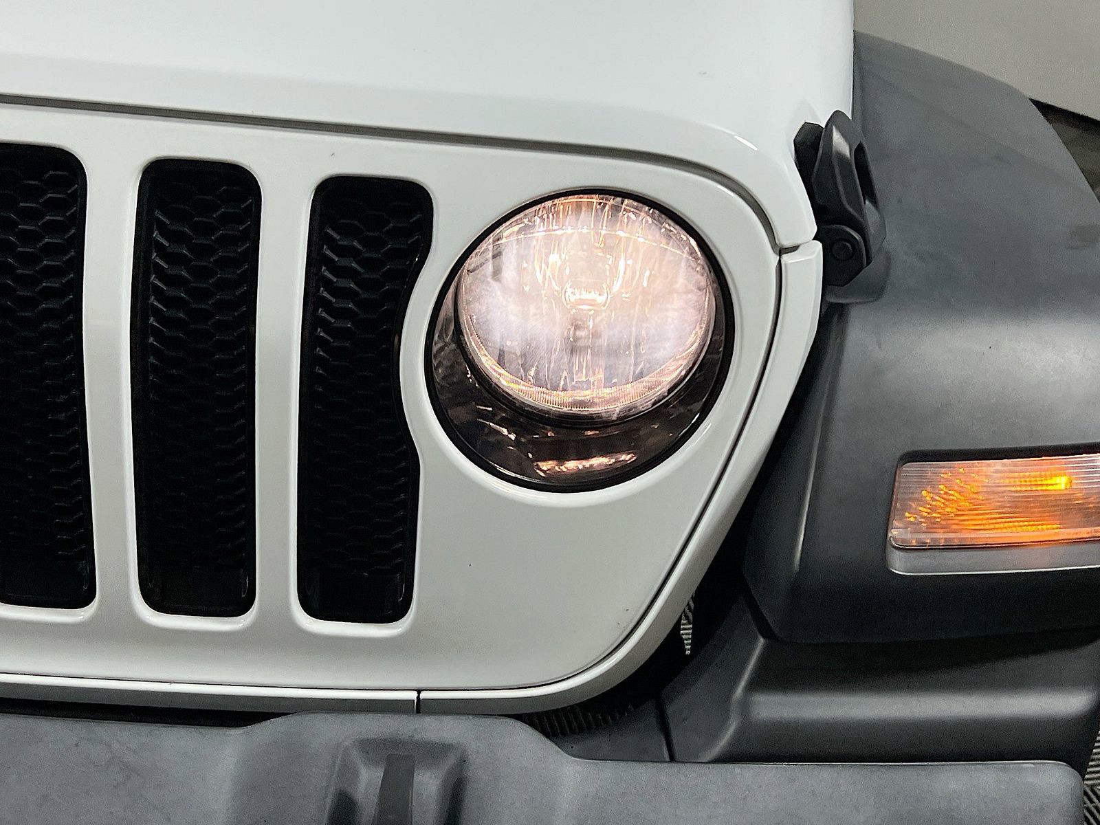 2023 Jeep Wrangler - Photo 9