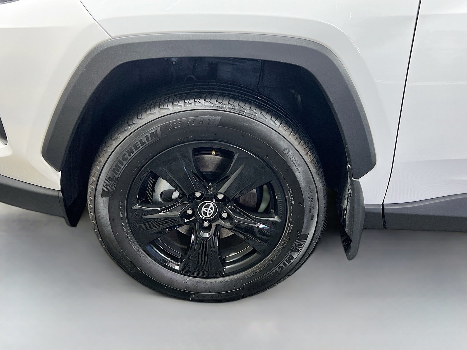 2024 Toyota RAV4 Hybrid - Photo 11