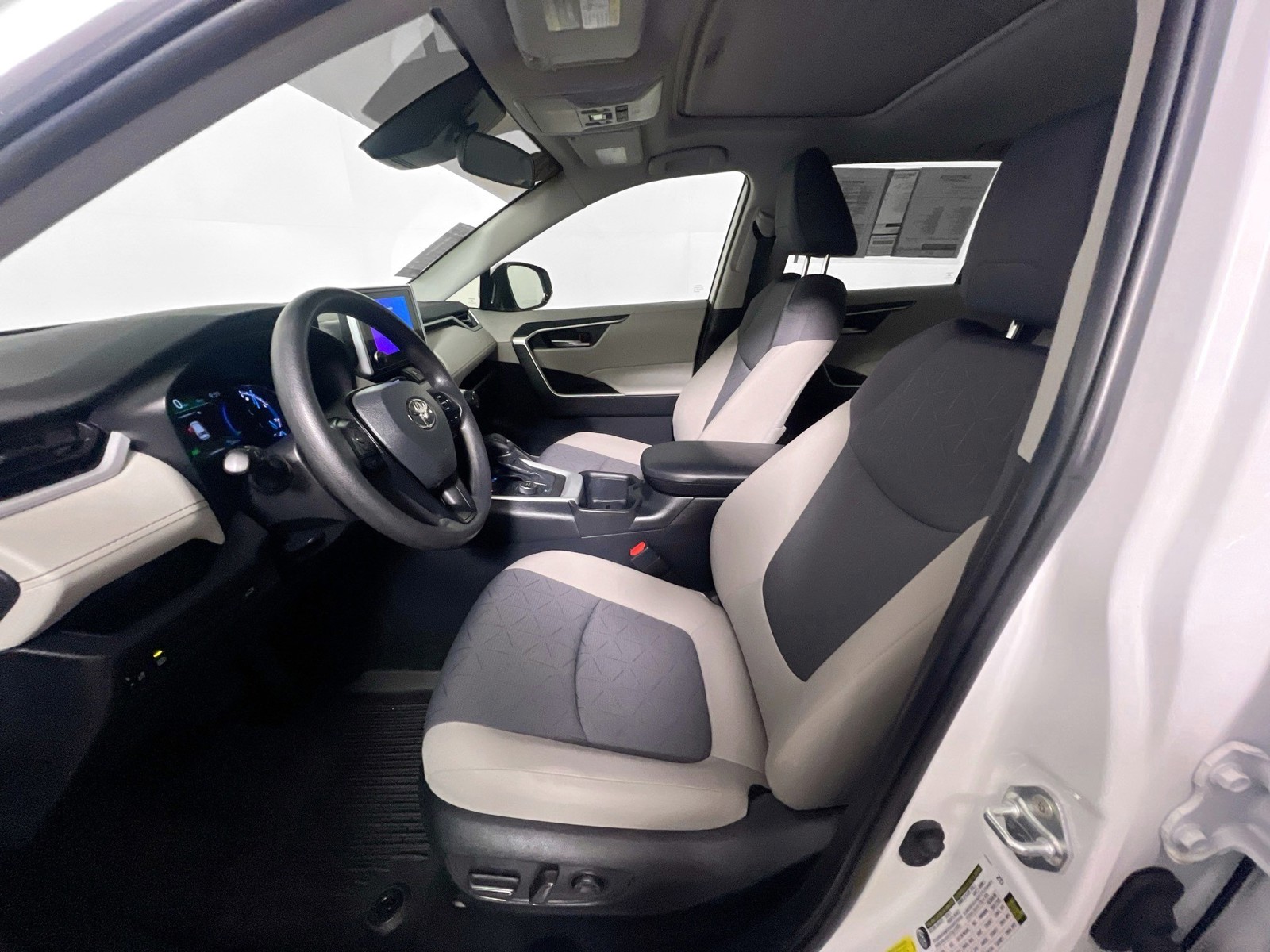 2024 Toyota RAV4 Hybrid - Photo 12