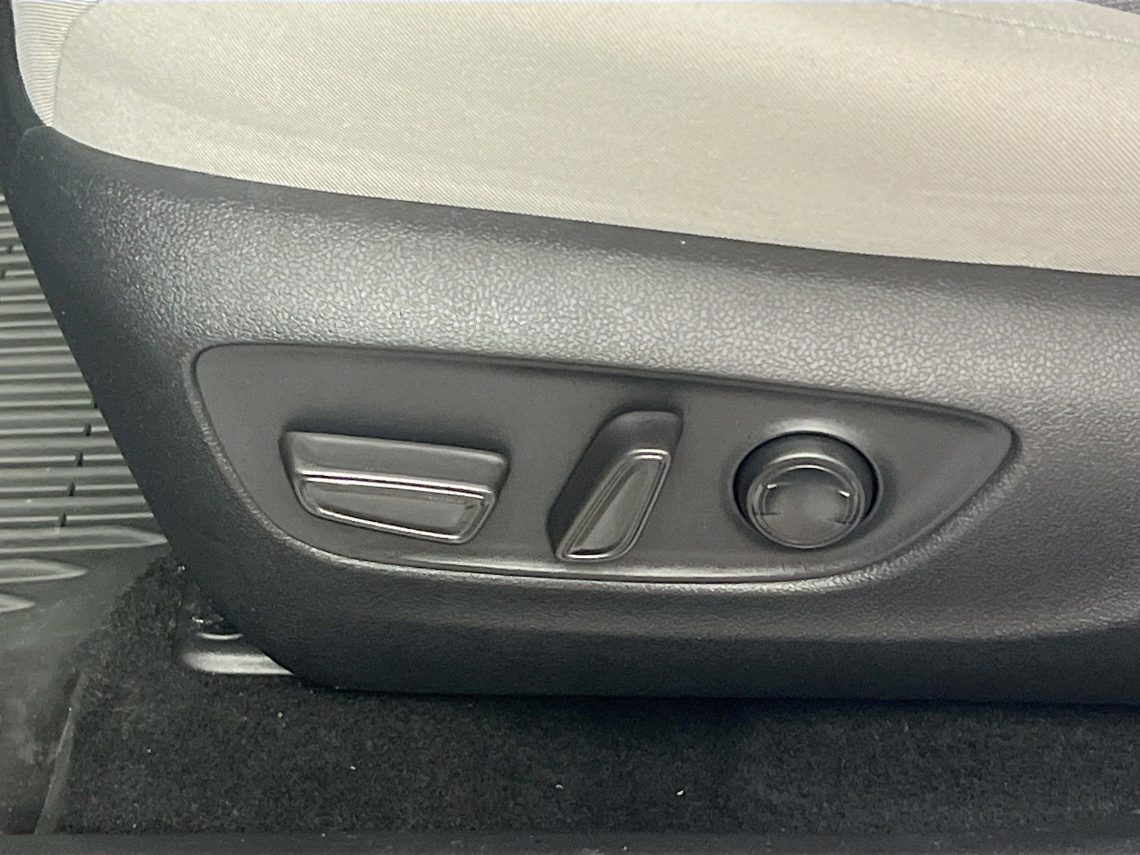 2024 Toyota RAV4 Hybrid - Photo 13