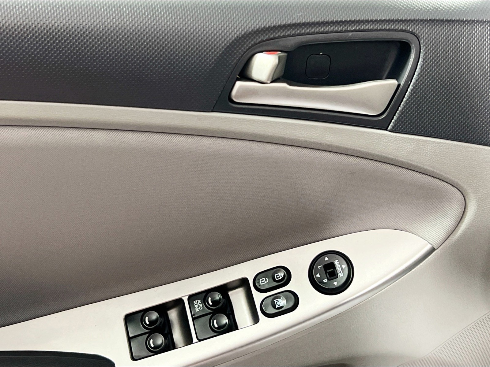 2017 Hyundai Accent - Photo 14