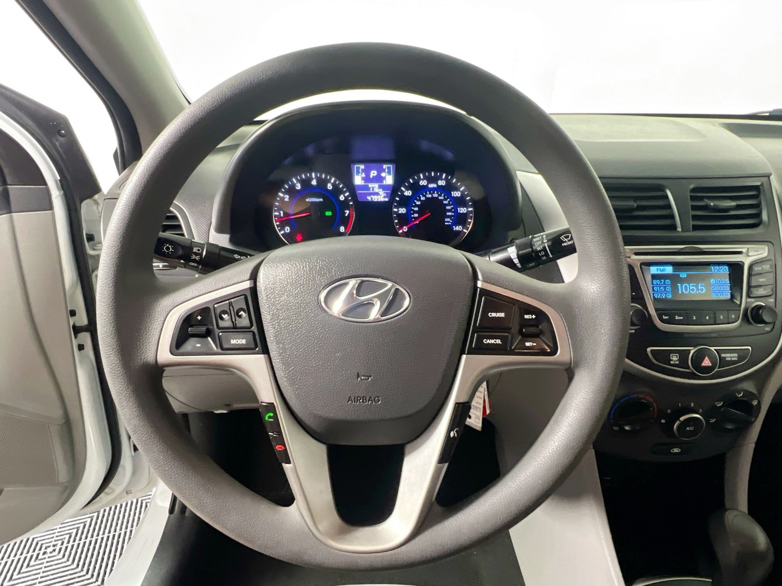 2017 Hyundai Accent - Photo 15