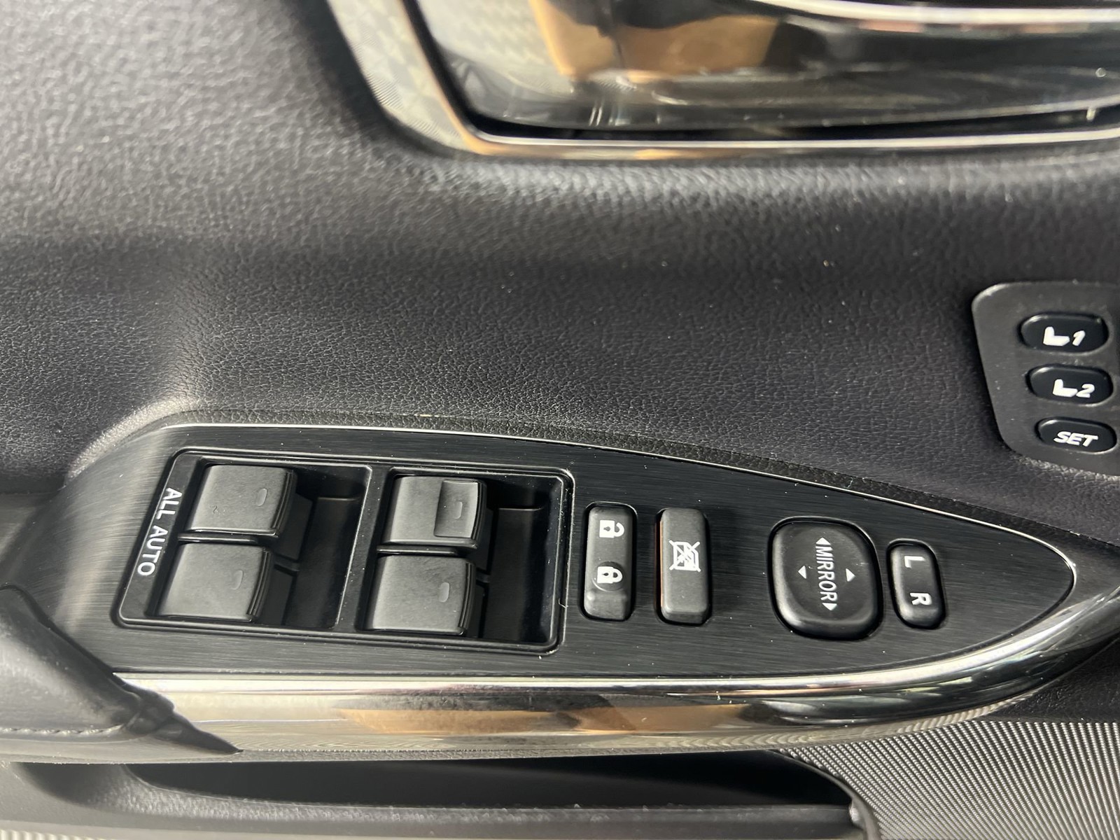 2013 Toyota Avalon - Photo 14