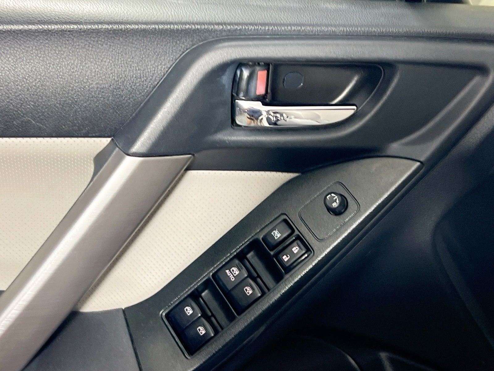 2016 Subaru Forester - Photo 14