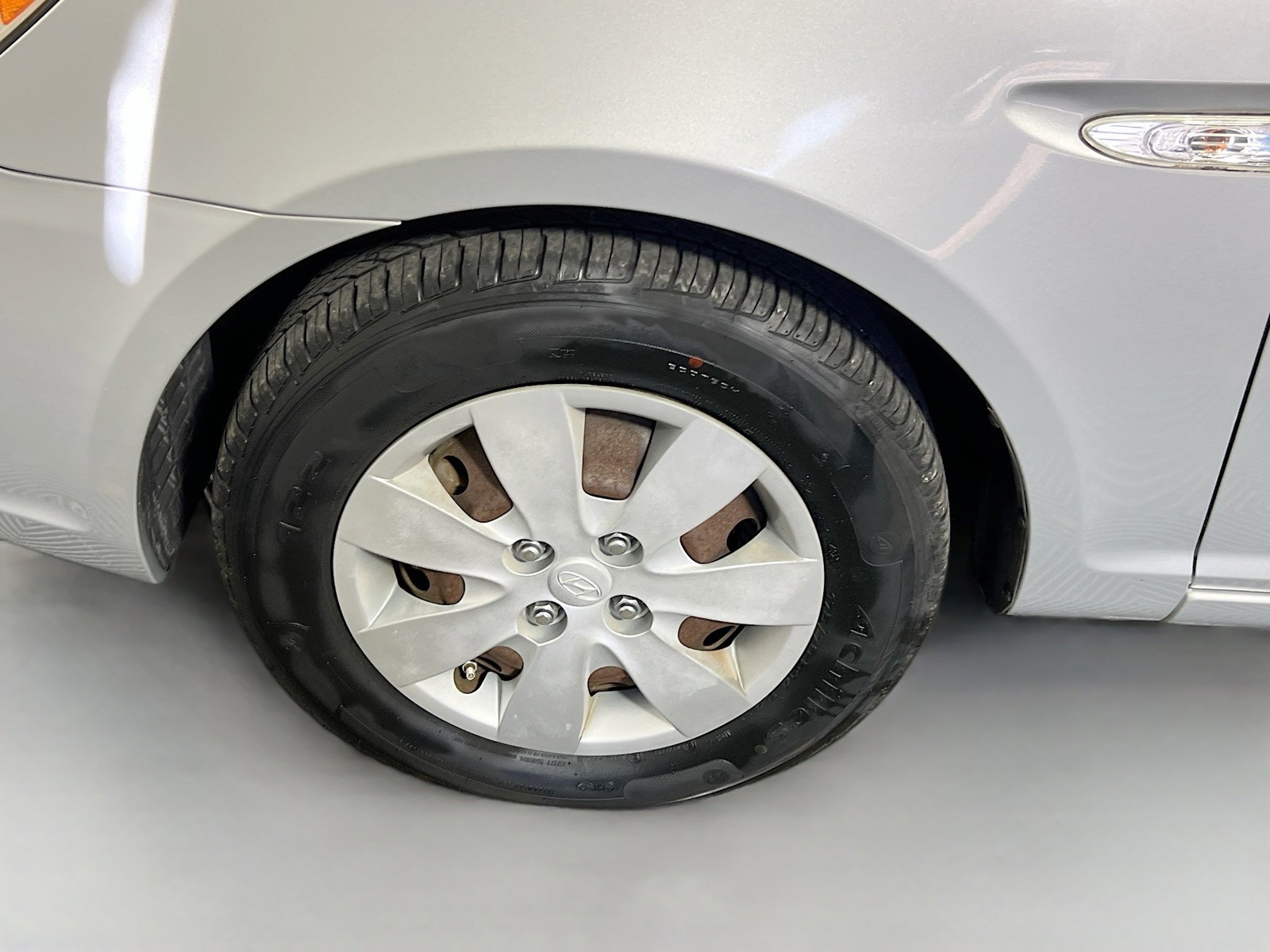 2010 Hyundai Accent - Photo 11