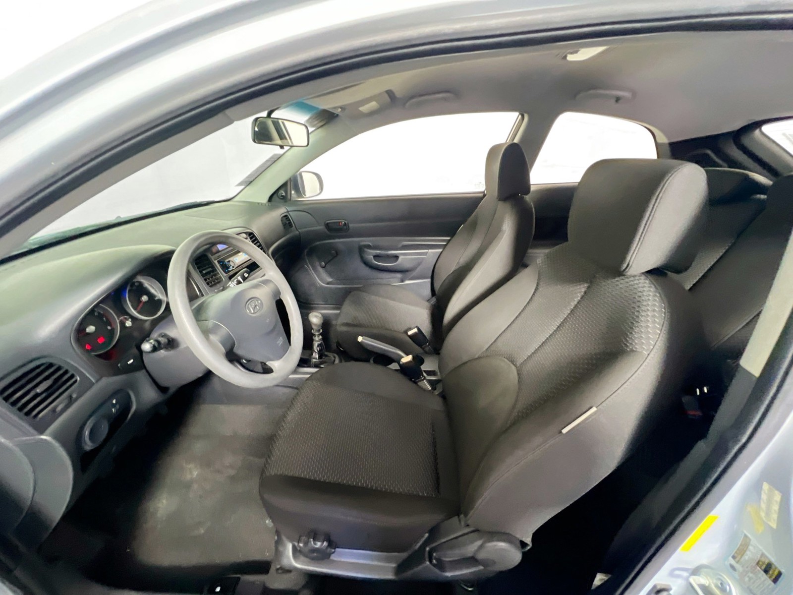 2010 Hyundai Accent - Photo 12