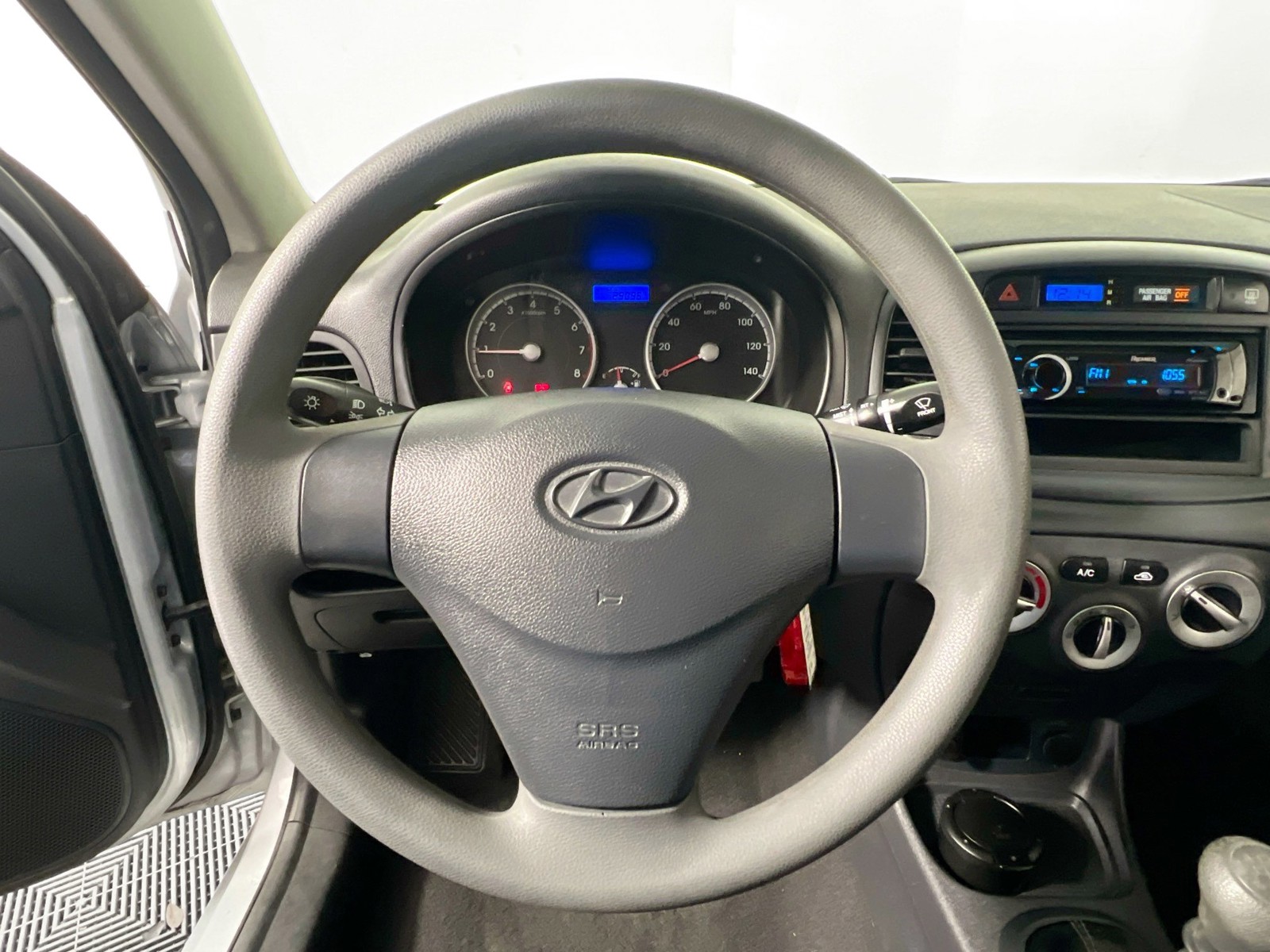 2010 Hyundai Accent - Photo 15