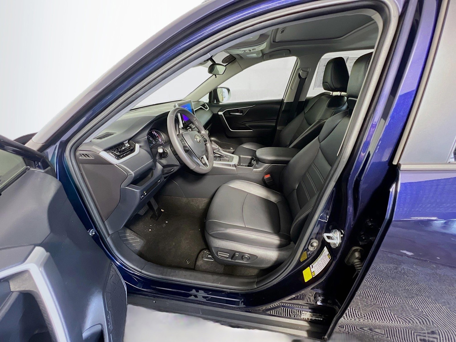 2023 Toyota RAV4 - Photo 12